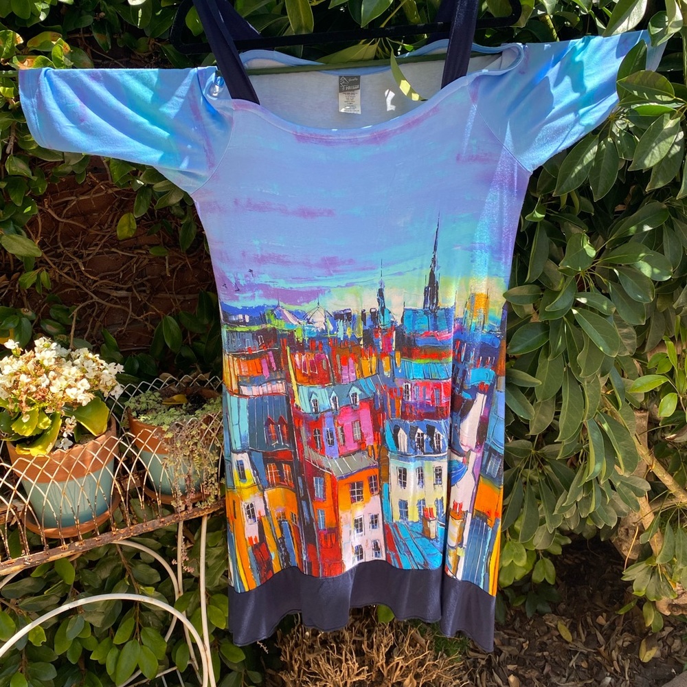 Simply Art by Dolcezza. Feminine and flirty dress.